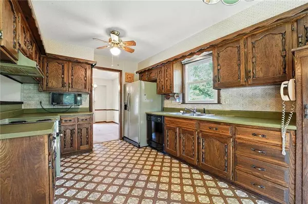 14013 W 61st TER, Shawnee, KS 66216