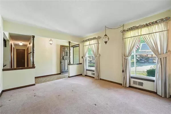 14013 W 61st TER, Shawnee, KS 66216