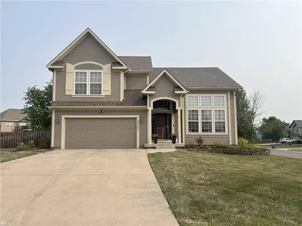 20023 Falcon Ridge DR, Spring Hill, KS 66083