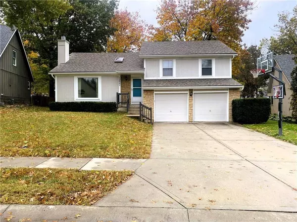 12021 S HAGAN ST, Olathe, KS 66062