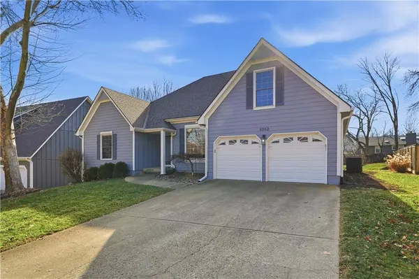 8362 Oakview CIR, Lenexa, KS 66215