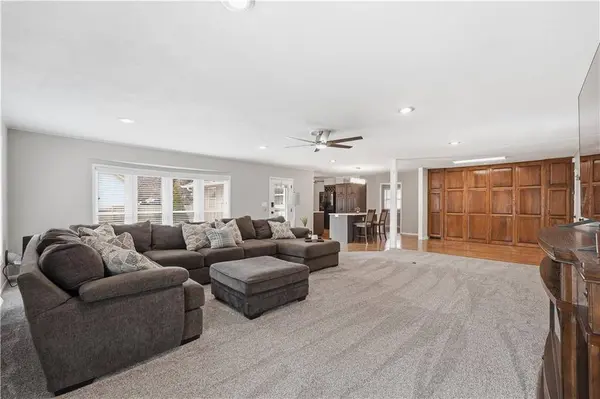 3601 Shady Bend DR, Independence, MO 64052