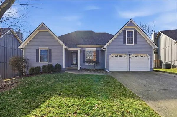 8362 Oakview CIR, Lenexa, KS 66215