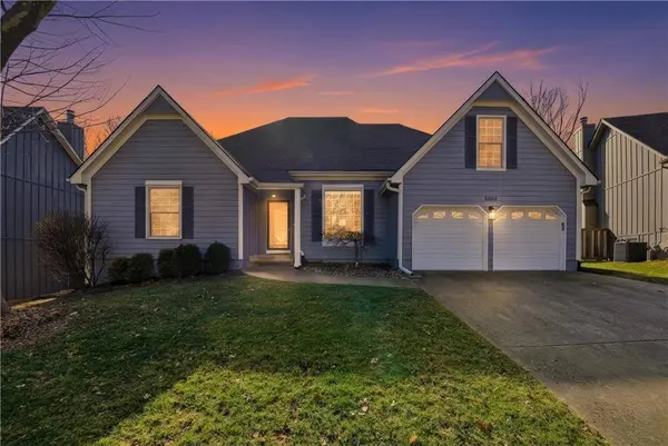 8362 Oakview CIR, Lenexa, KS 66215