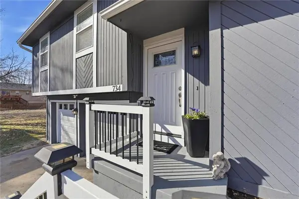 734 S 9th ST, Edwardsville, KS 66111