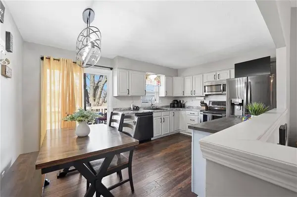 734 S 9th ST, Edwardsville, KS 66111