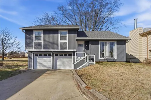 734 S 9th ST, Edwardsville, KS 66111