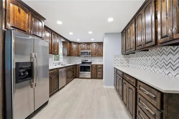 15132 S Locust ST, Olathe, KS 66062
