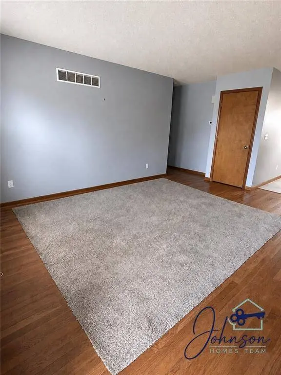 227 E Colleen DR, Gardner, KS 66030