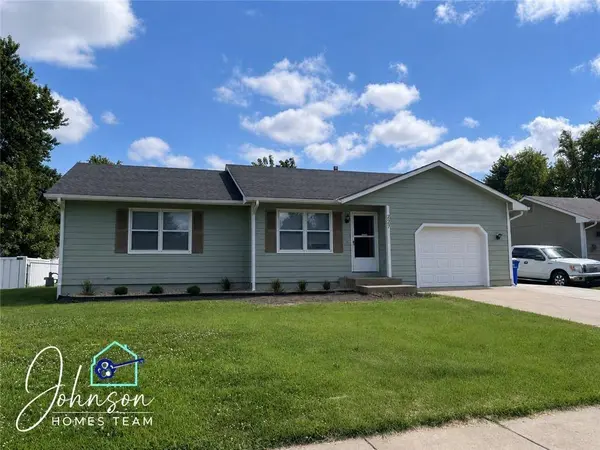 227 E Colleen DR, Gardner, KS 66030