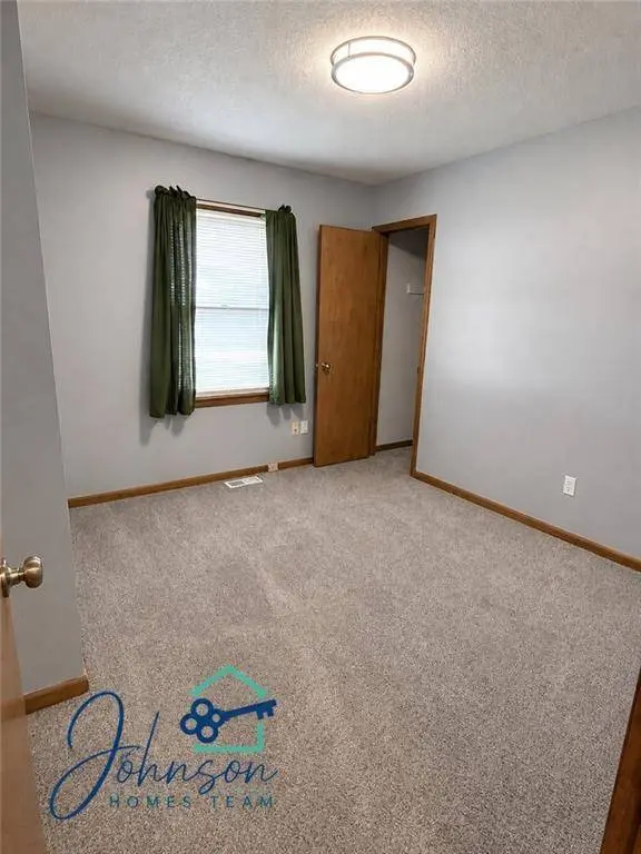 227 E Colleen DR, Gardner, KS 66030