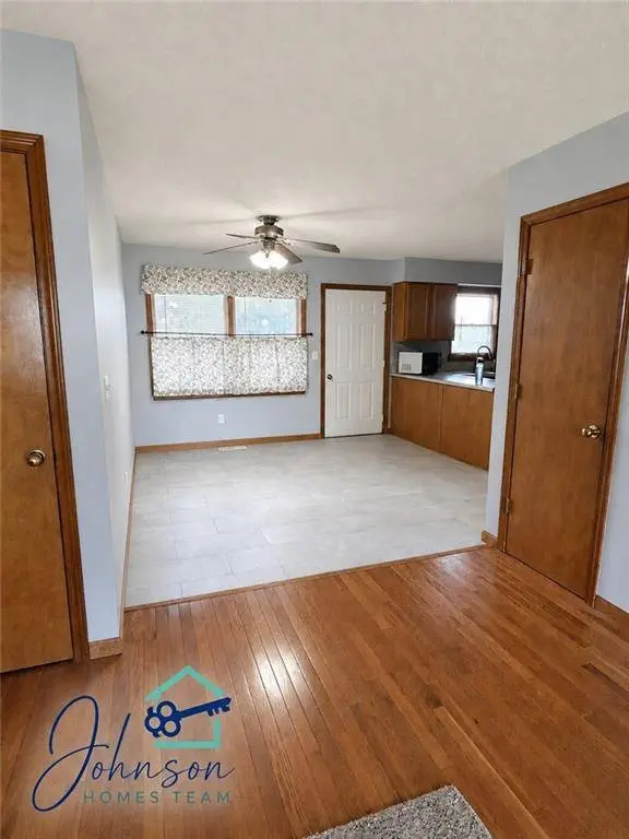 227 E Colleen DR, Gardner, KS 66030