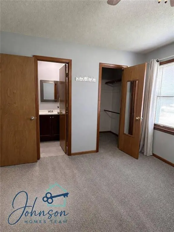 227 E Colleen DR, Gardner, KS 66030