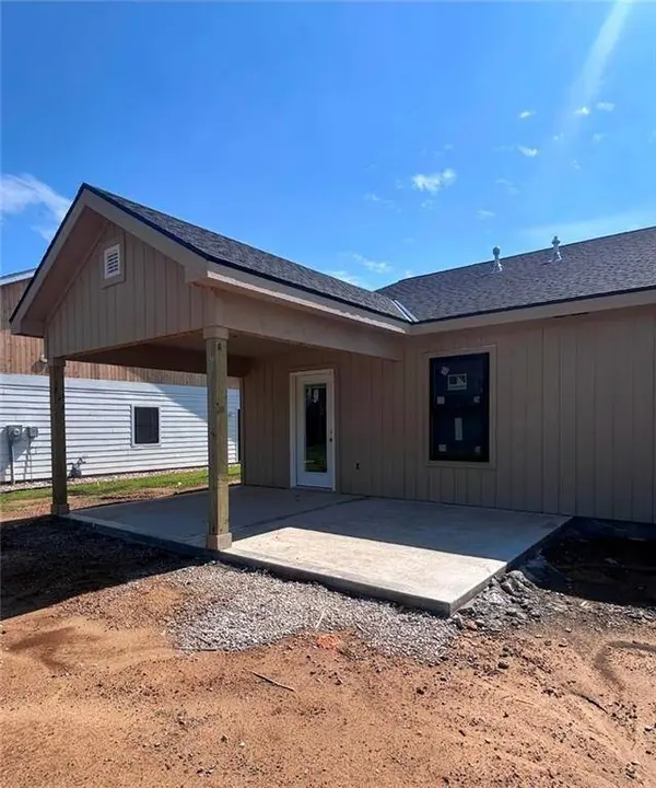 429 Rockers DR, Baldwin City, KS 66006