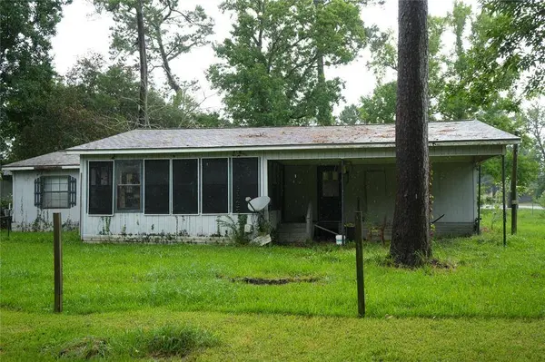 13211 Shady LN, Old River-winfree, TX 77535