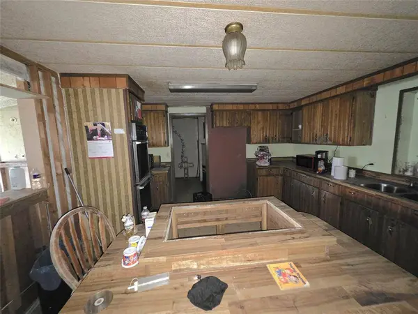 13211 Shady LN, Old River-winfree, TX 77535