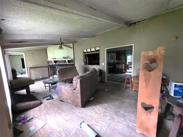 13211 Shady LN, Old River-winfree, TX 77535