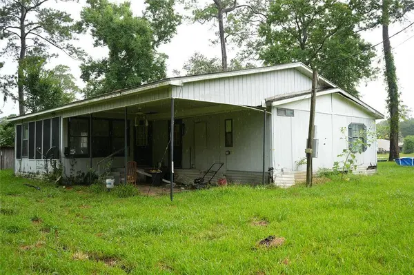 13211 Shady LN, Old River-winfree, TX 77535