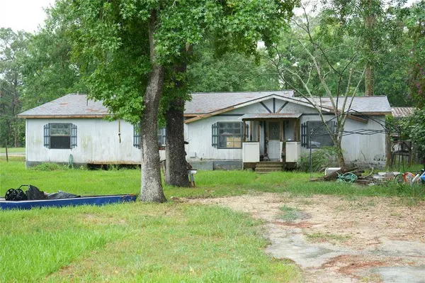 13211 Shady LN, Old River-winfree, TX 77535