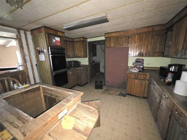 13211 Shady LN, Old River-winfree, TX 77535