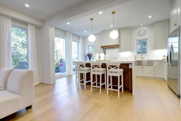 214 Selwyn RD, Richmond Hill, ON L4E 0A6