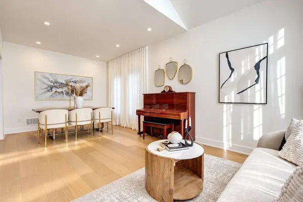 214 Selwyn RD, Richmond Hill, ON L4E 0A6