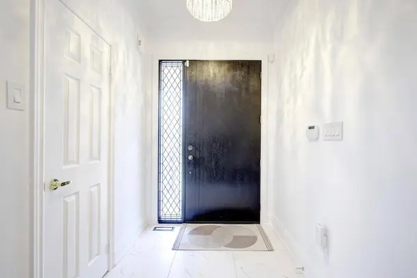 16 Muret CRES, Vaughan, ON L6A 4S4