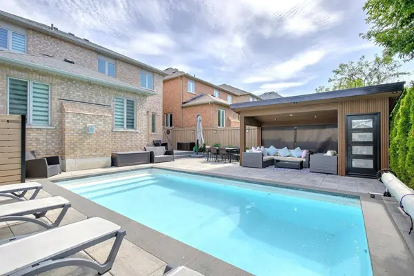 16 Muret CRES, Vaughan, ON L6A 4S4