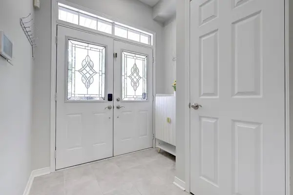 42 Laramie CRES, Vaughan, ON L6A 0P8
