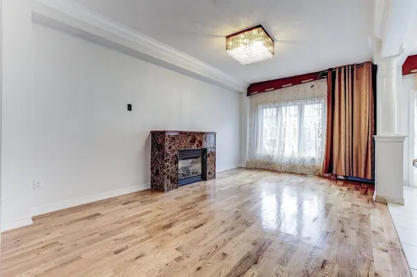 26 Yarden DR, Vaughan, ON L6A 0W2