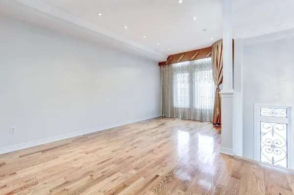 26 Yarden DR, Vaughan, ON L6A 0W2