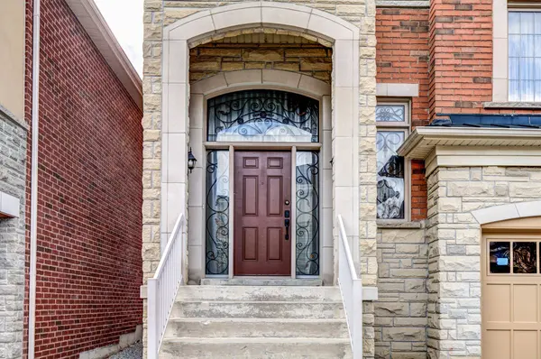 26 Yarden DR, Vaughan, ON L6A 0W2