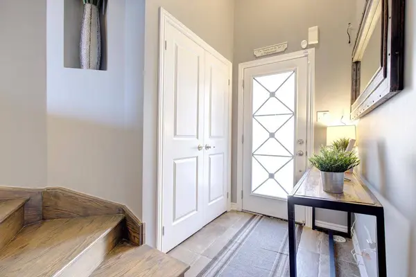 231 Appleton CT, Newmarket, ON L3Y 0B8