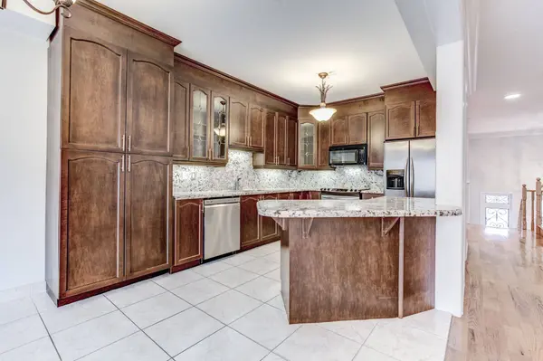 26 Yarden DR, Vaughan, ON L6A 0W2
