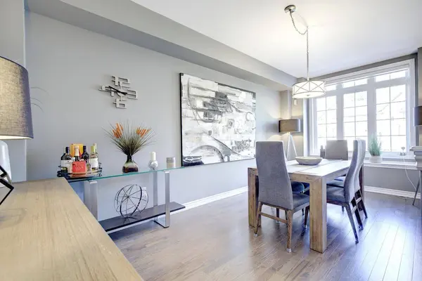 231 Appleton CT, Newmarket, ON L3Y 0B8