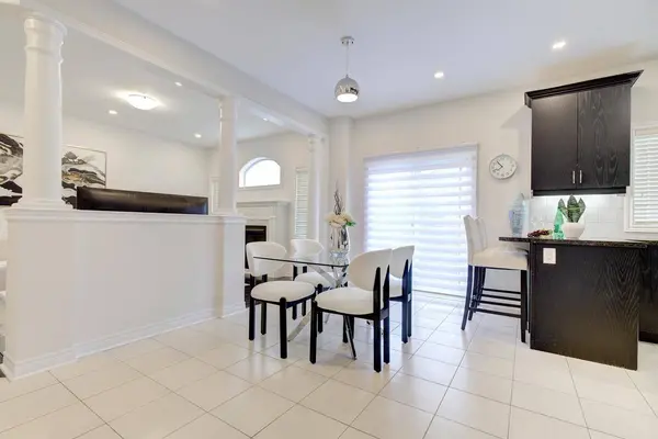 378 Lauderdale DR, Vaughan, ON L6A 4K9