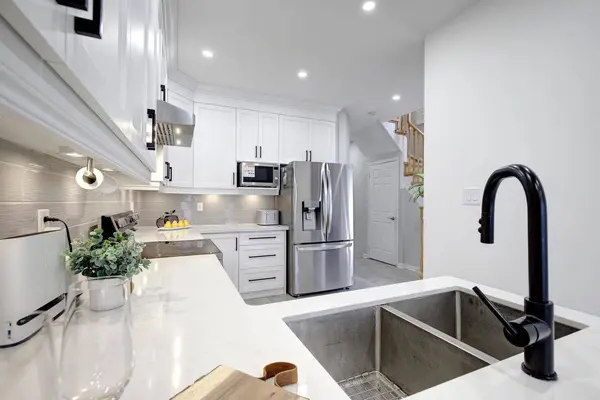 42 Laramie CRES, Vaughan, ON L6A 0P8
