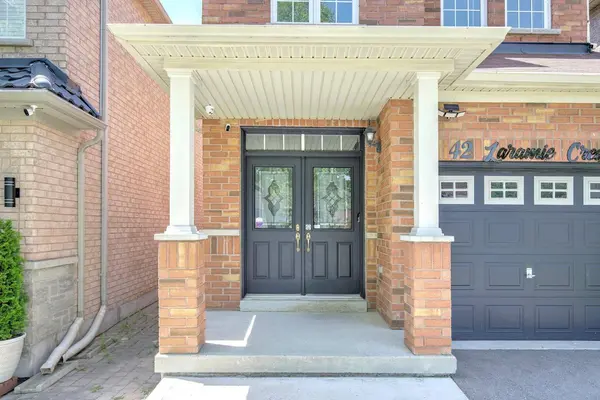 42 Laramie CRES, Vaughan, ON L6A 0P8