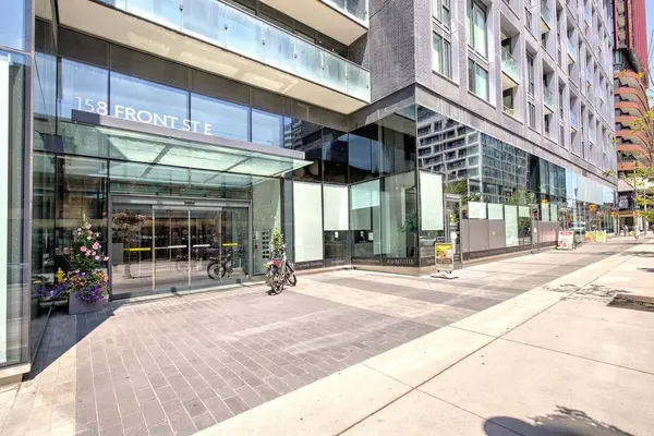 158 Front ST E #618, Toronto C08, ON M5A 0K9
