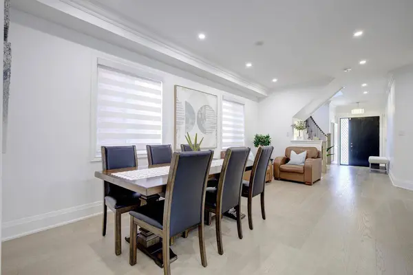 16 Muret CRES, Vaughan, ON L6A 4S4