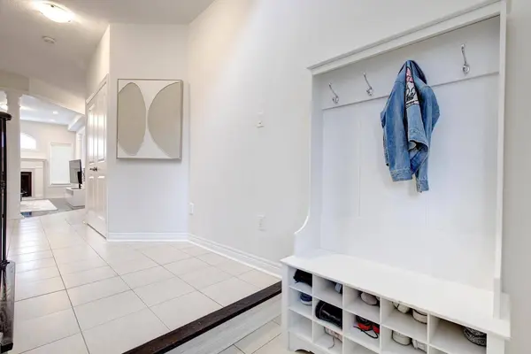 378 Lauderdale DR, Vaughan, ON L6A 4K9