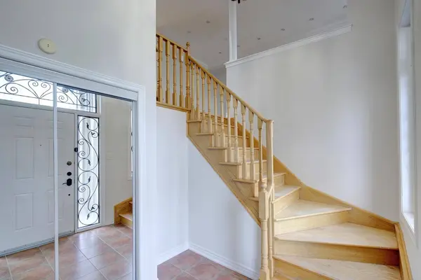 26 Yarden DR, Vaughan, ON L6A 0W2