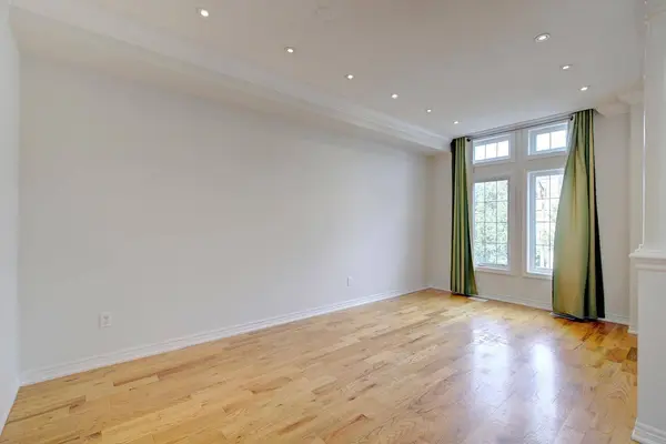 26 Yarden DR, Vaughan, ON L6A 0W2