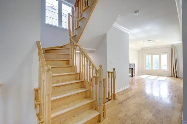 26 Yarden DR, Vaughan, ON L6A 0W2