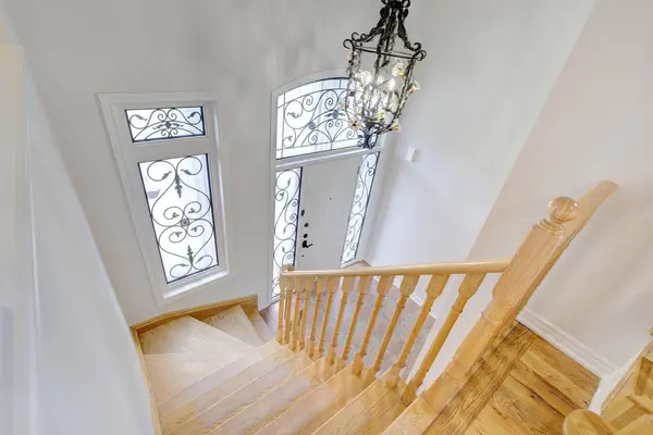 26 Yarden DR, Vaughan, ON L6A 0W2