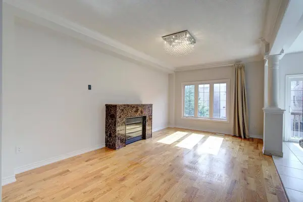26 Yarden DR, Vaughan, ON L6A 0W2
