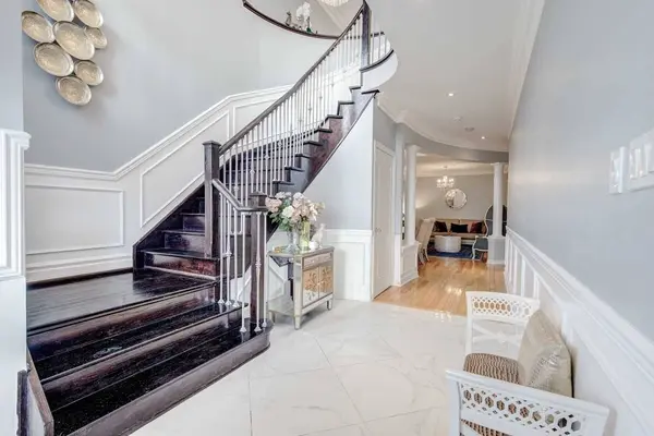 134 Greenview CIR, Vaughan, ON L6A 0B6