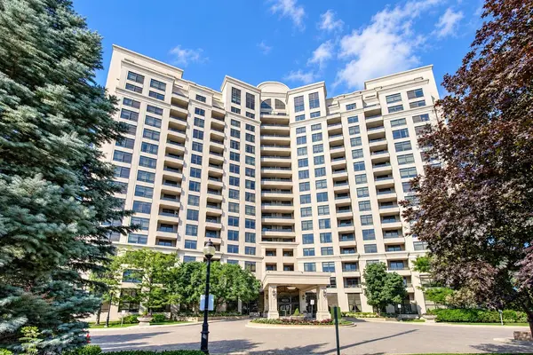 9225 Jane St #1502, Vaughan, ON L6A 0J7