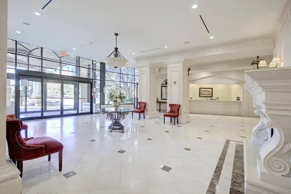 9225 Jane St #1502, Vaughan, ON L6A 0J7