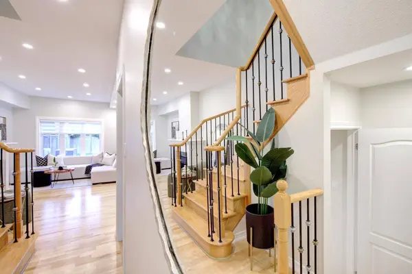 186 Lauderdale DR, Vaughan, ON L6A 0S4